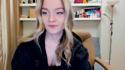 Snapshot of kara_smith_ chatting on January 10, 12:49 am Kara. Off from 15th till 24th of December online show from January 10, 12:49 am