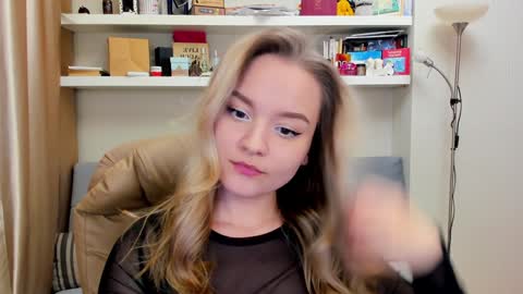 Snapshot of kara_smith_ chatting on January 20, 1:18 am Kara. Off from 15th till 24th of December online show from January 20, 1:18 am