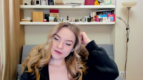 Snapshot of kara_smith_ chatting on February 7, 11:45 pm Kara. Off from 15th till 24th of December online show from February 7, 11:45 pm