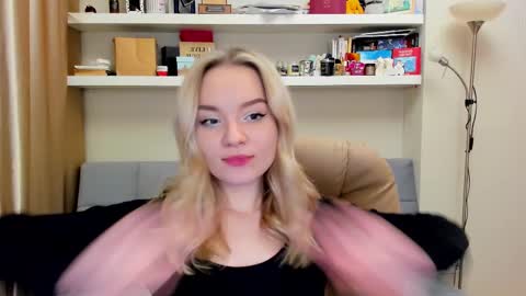 Snapshot of kara_smith_ chatting on February 17, 12:21 am Kara. Off from 15th till 24th of December online show from February 17, 12:21 am