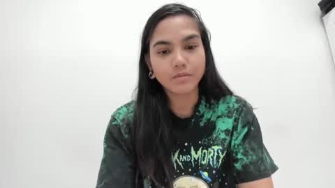 Snapshot of karebearxx chatting on May 1, 10:03 pm Kare Bear online show from May 1, 10:03 pm