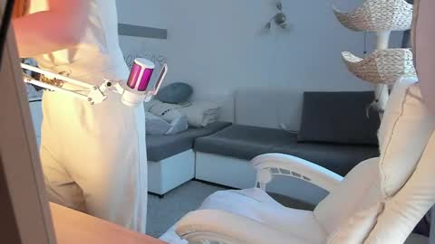 karen0092 online show from April 9, 10:42 am