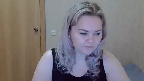 karennelsonx online show from March 9, 9:35 am