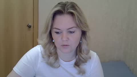Snapshot of karennelsonx chatting on April 22, 7:33 am karennelsonx online show from April 22, 7:33 am