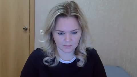 Snapshot of karennelsonx chatting on April 23, 7:41 am karennelsonx online show from April 23, 7:41 am