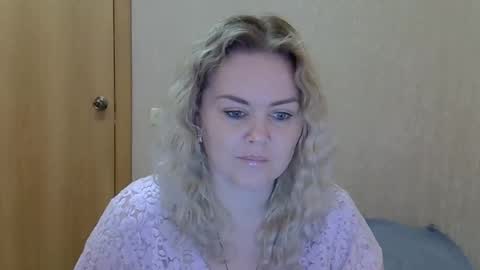 Snapshot of karennelsonx chatting on April 24, 12:29 pm karennelsonx online show from April 24, 12:29 pm