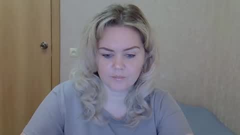 Snapshot of karennelsonx chatting on May 4, 9:05 am karennelsonx online show from May 4, 9:05 am