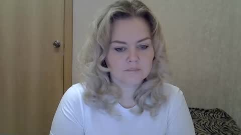 Snapshot of karennelsonx chatting on May 11, 9:15 am karennelsonx online show from May 11, 9:15 am