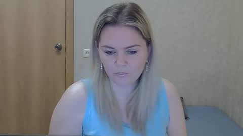 Snapshot of karennelsonx chatting on May 12, 1:19 pm karennelsonx online show from May 12, 1:19 pm