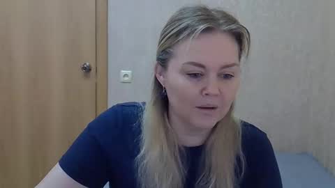 Snapshot of karennelsonx chatting on May 30, 2:14 pm karennelsonx online show from May 30, 2:14 pm