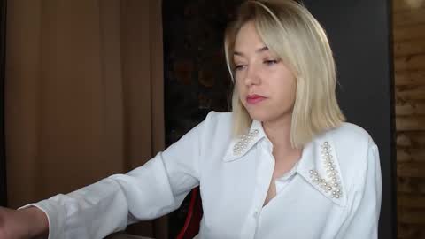 Snapshot of karina_fun chatting on January 27, 3:37 am karina online show from January 27, 3:37 am