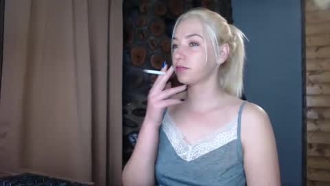 Snapshot of karina_fun chatting on December 15, 3:11 am karina online show from December 15, 3:11 am