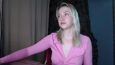 Snapshot of karina_fun chatting on March 1, 4:14 am karina online show from March 1, 4:14 am