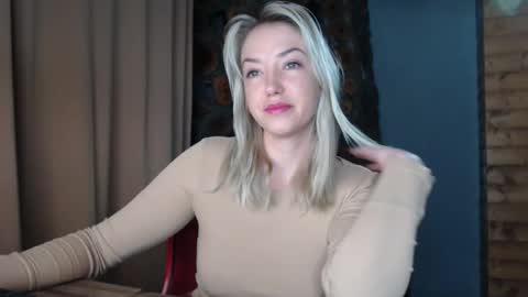 Snapshot of karina_fun chatting on March 3, 4:07 am karina online show from March 3, 4:07 am