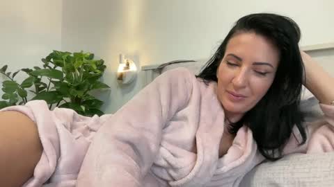 Snapshot of karinablair chatting on December 25, 9:34 am Karina online show from December 25, 9:34 am