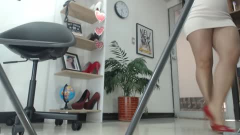 Snapshot of karinbellee chatting on January 12, 3:46 pm Karin online show from January 12, 3:46 pm