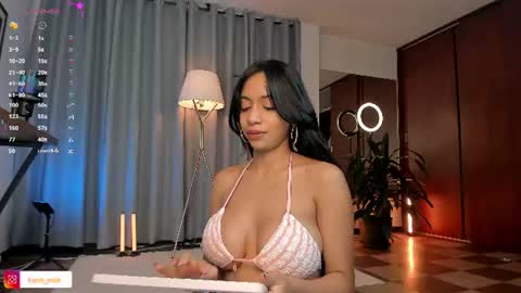 Snapshot of karinnixx chatting on June 23, 5:00 pm Karin online show from June 23, 5:00 pm