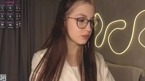 Snapshot of karissahintze chatting on February 15, 4:09 am Grace online show from February 15, 4:09 am