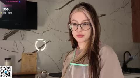 Snapshot of karissahintze chatting on February 18, 4:19 am Grace online show from February 18, 4:19 am