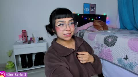 Snapshot of karla__1 chatting on January 10, 5:58 am Ill be on at sunday see u Lynn  Could u help me to reach 100 Thmbs upp plssss   Independent girl 3 online show from January 10, 5:58 am