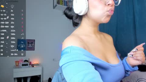 Snapshot of karla__1 chatting on January 17, 2:50 am Ill be on at sunday see u Lynn  Could u help me to reach 100 Thmbs upp plssss   Independent girl 3 online show from January 17, 2:50 am