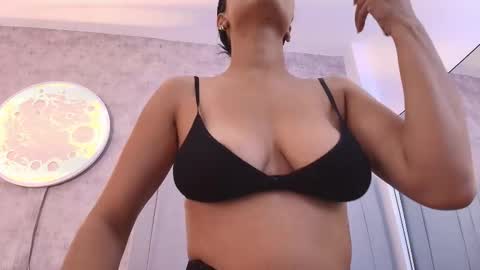 Snapshot of karla__ruiz chatting on February 25, 7:45 pm Karla online show from February 25, 7:45 pm