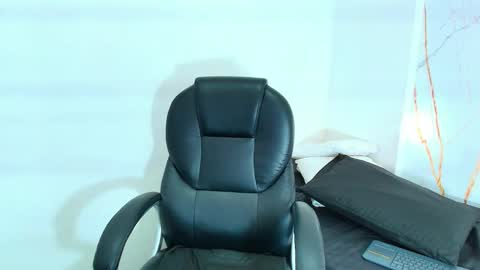 Snapshot of karla_hilton1 chatting on February 10, 11:36 am karla_hilton1 online show from February 10, 11:36 am