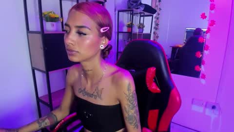 karlaslutskinny__ online show from December 5, 3:37 am