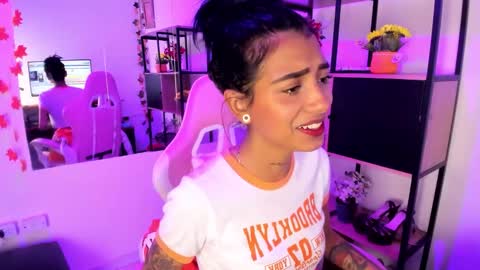 karlaslutskinny__ online show from February 14, 11:12 pm