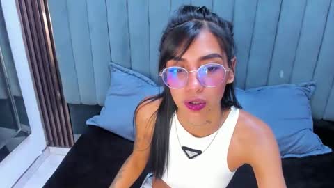 karlaslutskinny__ online show from April 8, 8:31 pm