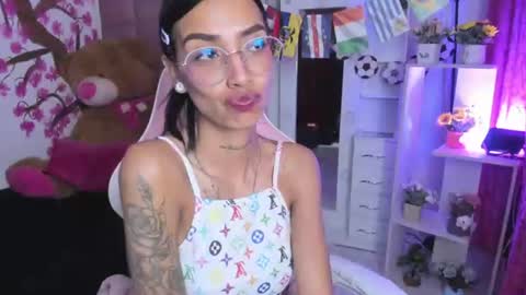 karlaslutskinny__ online show from June 18, 9:19 pm