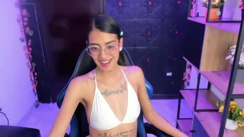 karlaslutskinny__ online show from July 19, 6:00 pm