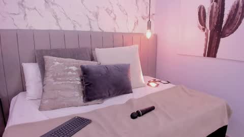 karlla_brown online show from May 12, 1:30 pm
