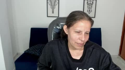 Snapshot of karlye_hot chatting on December 3, 4:36 am KARLYE online show from December 3, 4:36 am