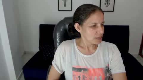 Snapshot of karlye_hot chatting on December 11, 12:02 am KARLYE online show from December 11, 12:02 am