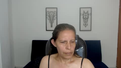 Snapshot of karlye_hot chatting on December 15, 2:52 am KARLYE online show from December 15, 2:52 am