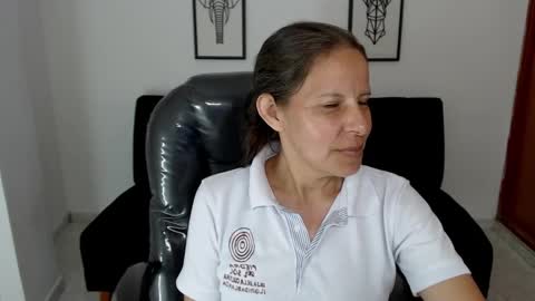 Snapshot of karlye_hot chatting on December 20, 3:14 am KARLYE online show from December 20, 3:14 am