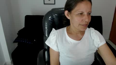 Snapshot of karlye_hot chatting on December 21, 1:26 am KARLYE online show from December 21, 1:26 am