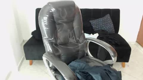 Snapshot of karlye_hot chatting on December 22, 7:44 am KARLYE online show from December 22, 7:44 am