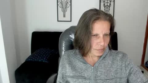 Snapshot of karlye_hot chatting on December 28, 5:23 am KARLYE online show from December 28, 5:23 am