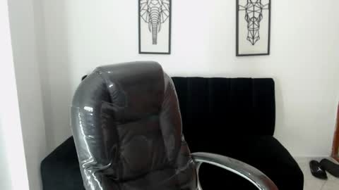 Snapshot of karlye_hot chatting on January 4, 3:40 am KARLYE online show from January 4, 3:40 am