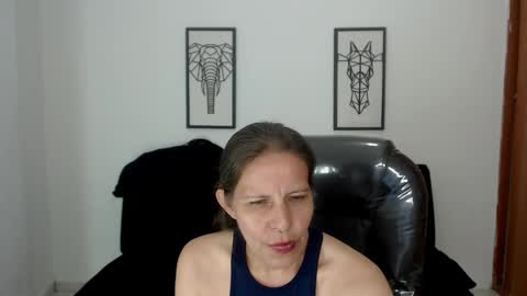 Snapshot of karlye_hot chatting on January 15, 6:01 am KARLYE online show from January 15, 6:01 am