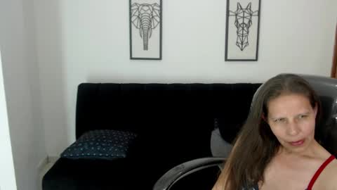 Snapshot of karlye_hot chatting on January 16, 5:53 am KARLYE online show from January 16, 5:53 am