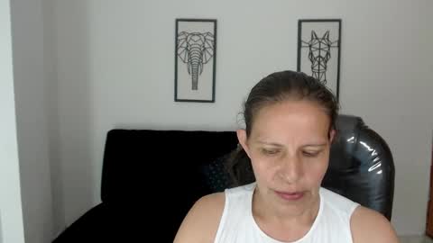 Snapshot of karlye_hot chatting on January 18, 8:20 am KARLYE online show from January 18, 8:20 am