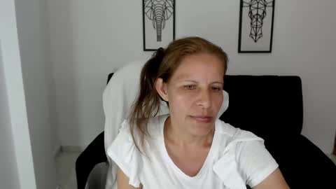 Snapshot of karlye_hot chatting on February 16, 8:32 am KARLYE online show from February 16, 8:32 am