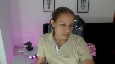 Snapshot of karlye_hot chatting on February 19, 9:17 am KARLYE online show from February 19, 9:17 am