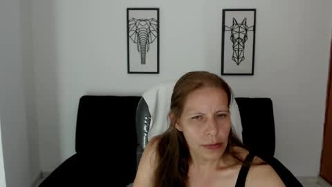 Snapshot of karlye_hot chatting on February 21, 6:29 am KARLYE online show from February 21, 6:29 am