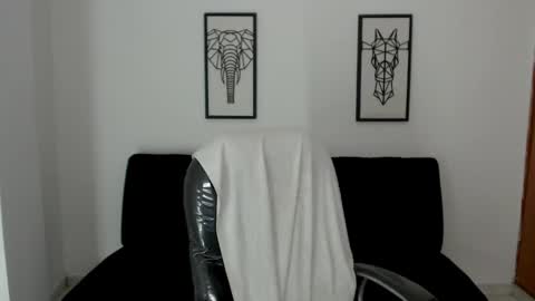 Snapshot of karlye_hot chatting on February 21, 11:01 am KARLYE online show from February 21, 11:01 am