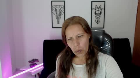 Snapshot of karlye_hot chatting on February 26, 4:58 am KARLYE online show from February 26, 4:58 am