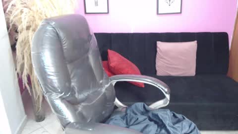 Snapshot of karlye_hot chatting on September 19, 2:46 am KARLYE online show from September 19, 2:46 am